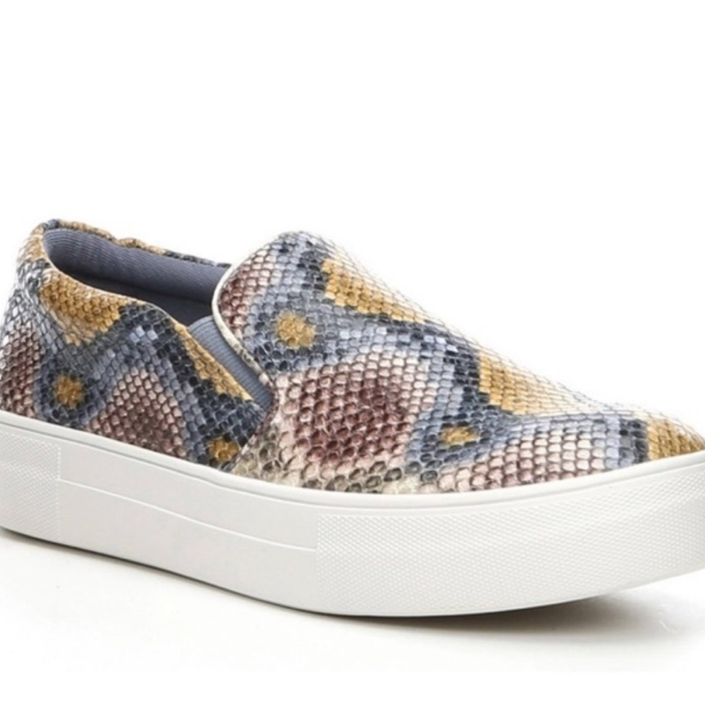 STEVE MADDEN SLIP ON SNEAKERS